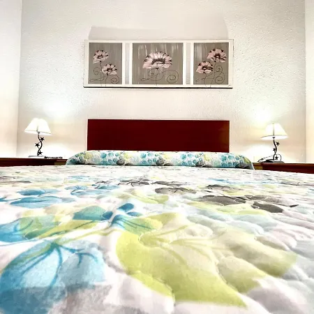 Urb. Palmeras Del Sur Con Piscina アデヘ